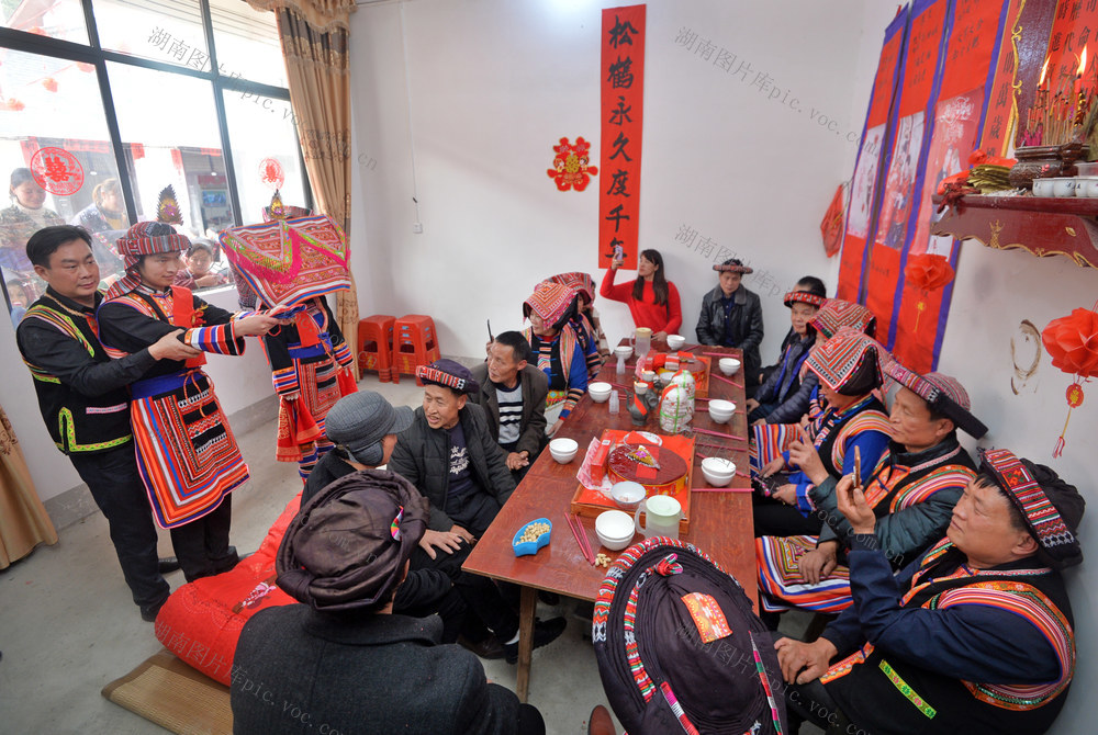  Yao Wedding Bao Wenjun Relocated Bride Household Poverty Alleviation in Ningyuan County