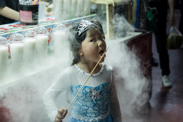 街拍  五一  活动  商业  步行街