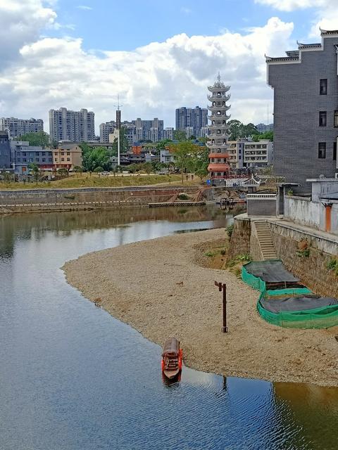 静谧的湘西乾州古城万溶江河水