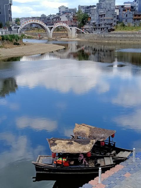 静谧的湘西乾州古城万溶江河水