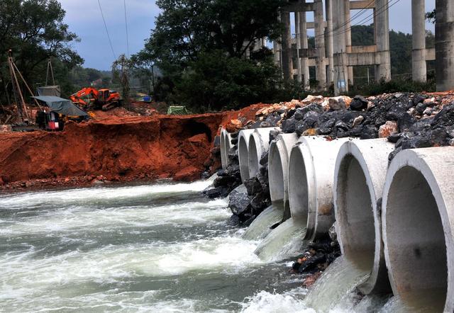 施工 桥  旅游  通道