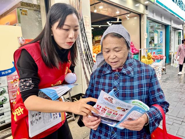 “走街串巷”送平安
