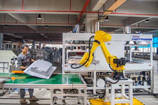 智能制造 产业升级 生产车间 企业 制造 机械臂 自动化 科技创新