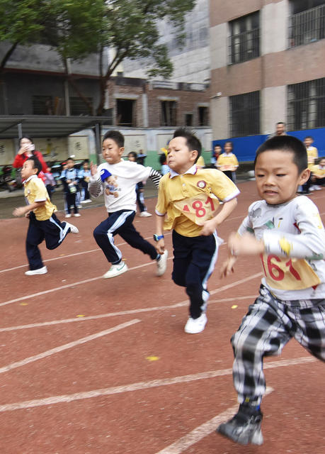 校园运动会 激情展风采