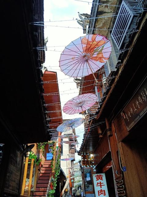 山 水 城 凤凰