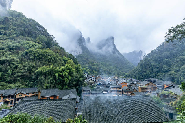 苗寨 云雾