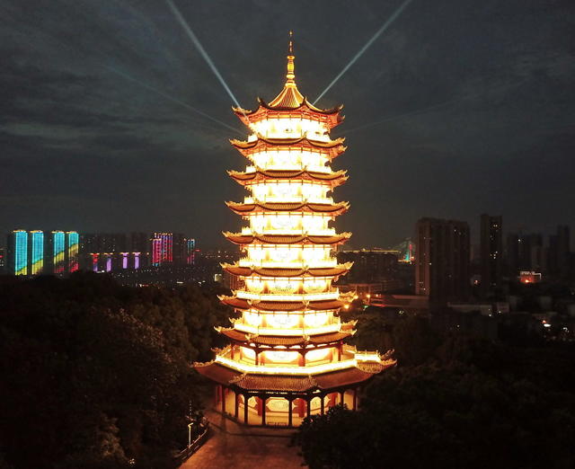 益阳口幸福塔口夜景