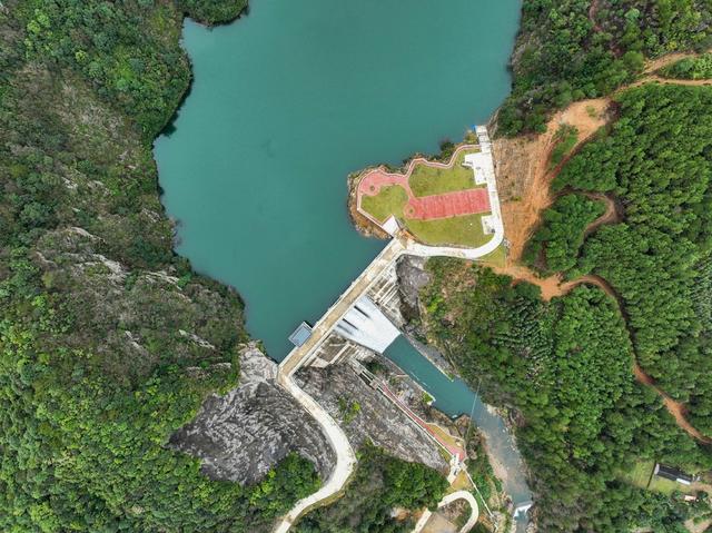 青山绿水 生态环境  河长制  