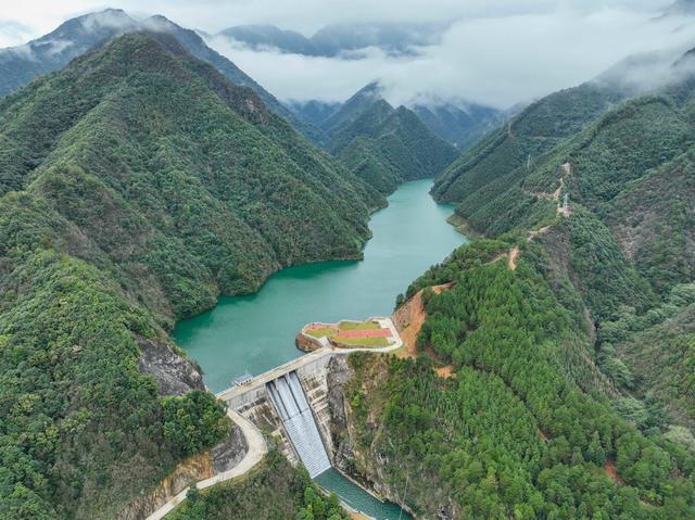 青山绿水 生态环境  河长制  