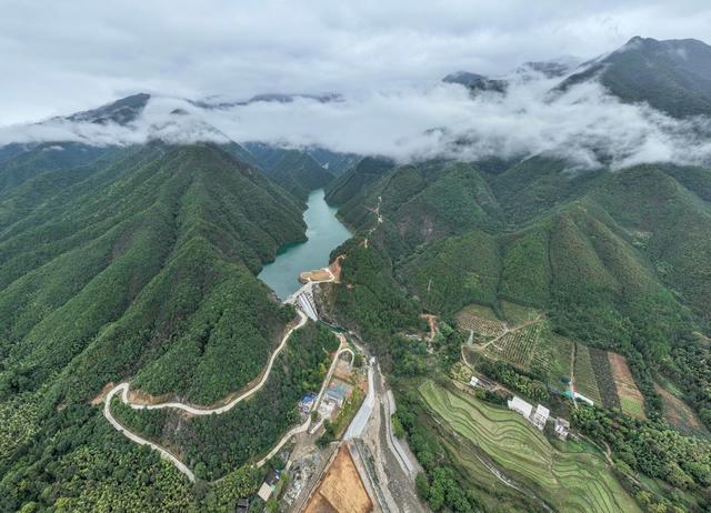 青山绿水 生态环境  河长制  