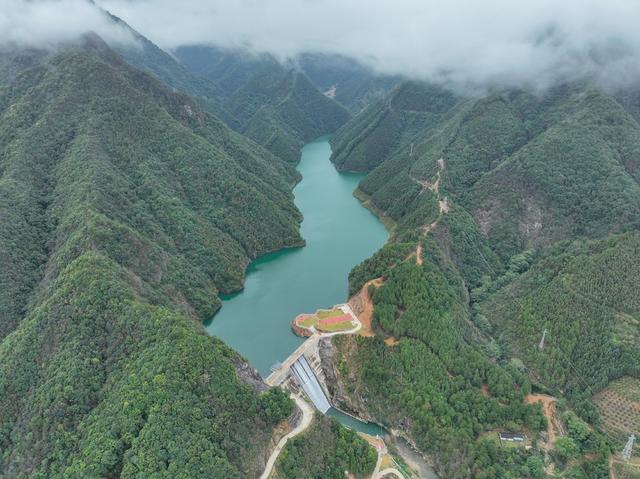 青山绿水 生态环境  河长制  