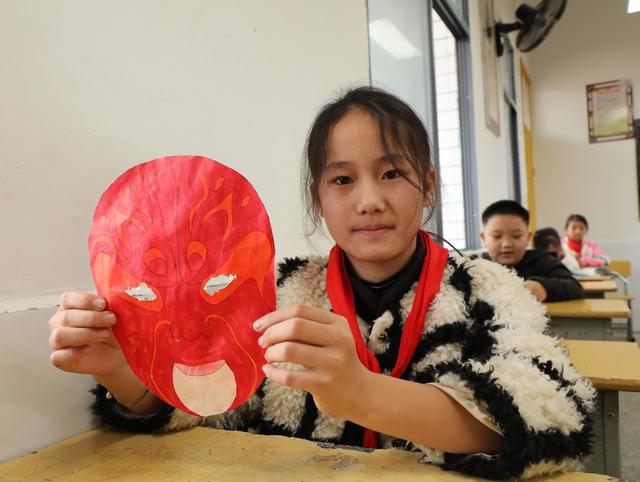   学国粹   绘脸谱