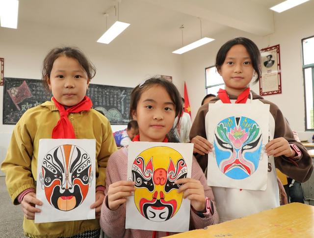   学国粹   绘脸谱