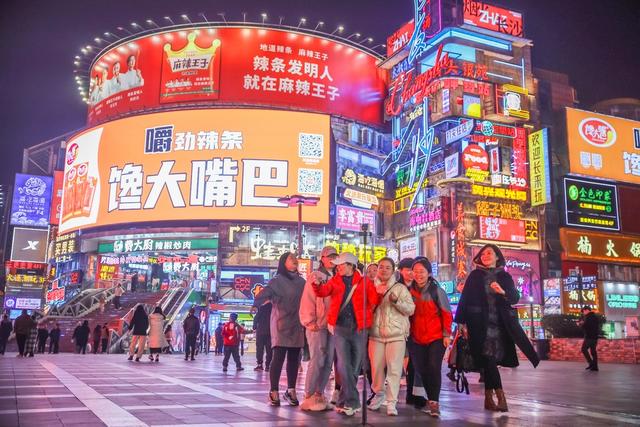 夜经济 消费 游客 旅游烟火气 商业区