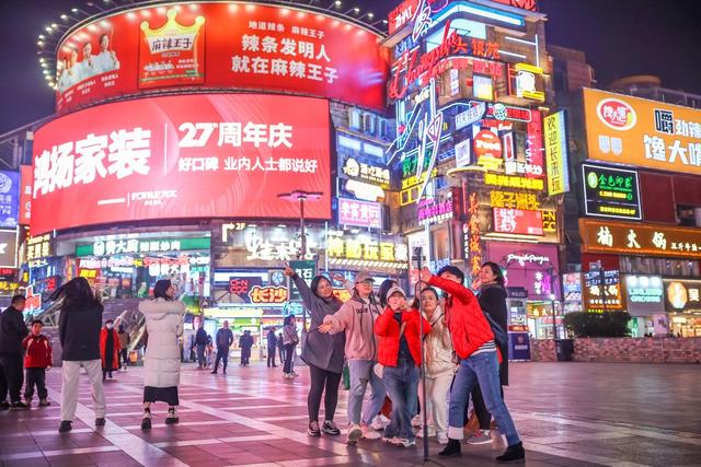 夜经济 消费 游客 旅游烟火气 商业区