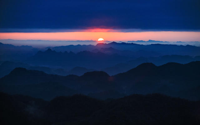 湖南，湘西，日出，太阳，晨雾，群山，画卷
