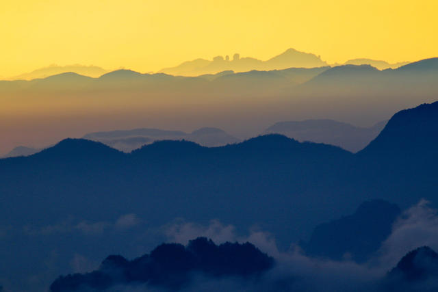 湖南，湘西，日出，太阳，晨雾，群山，画卷