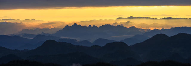 湖南，湘西，日出，太阳，晨雾，群山，画卷