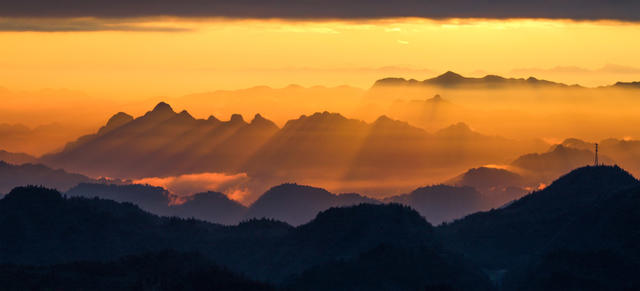 湖南，湘西，日出，太阳，晨雾，群山，画卷