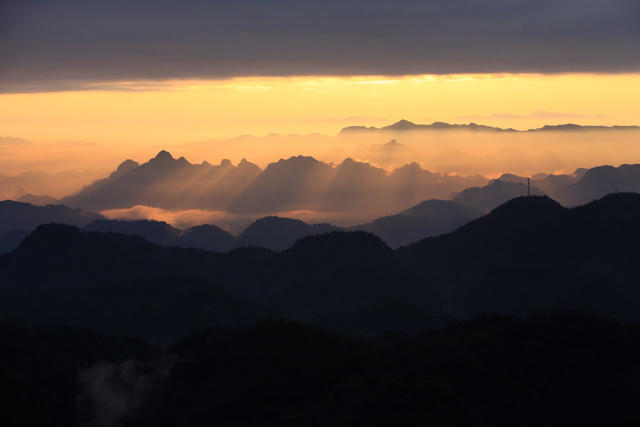 湖南，湘西，日出，太阳，晨雾，群山，画卷