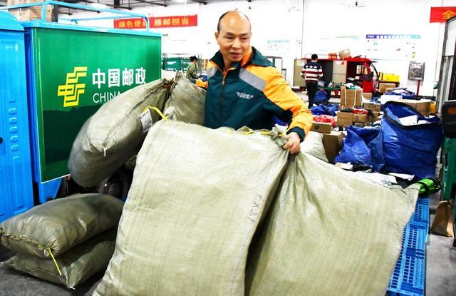 迎来  快递物流  高峰