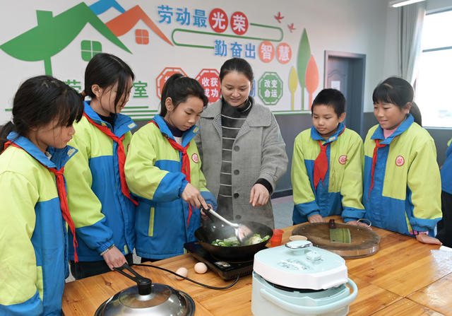 教育 劳动实践 炒菜  学生 芙蓉学校  劳动课 