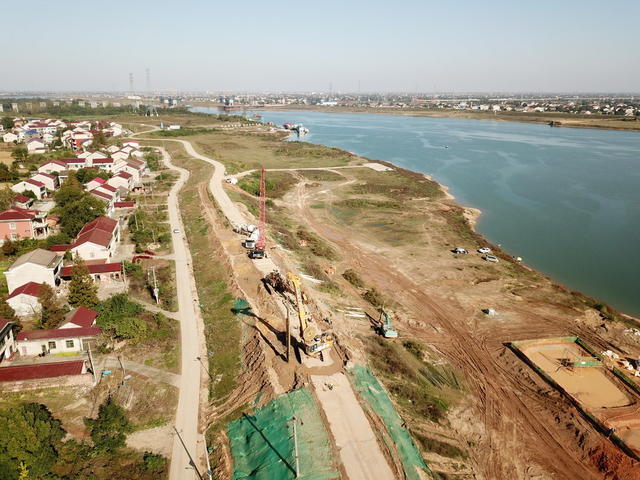  Embankment mouth Flood control mouth Reinforcement mouth Construction mouth busy