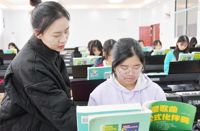 “订单式”  职业教育   促进就业