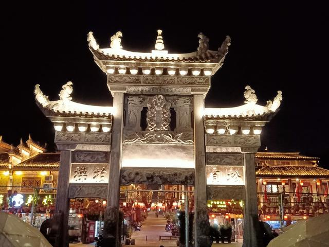 灯火辉煌的乾州古城船、庙、牌、舍是如此迷人