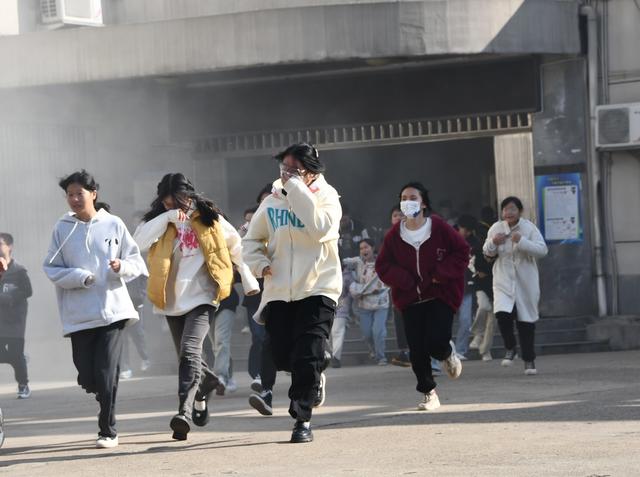 双峰县职业中专学校 疏散演练