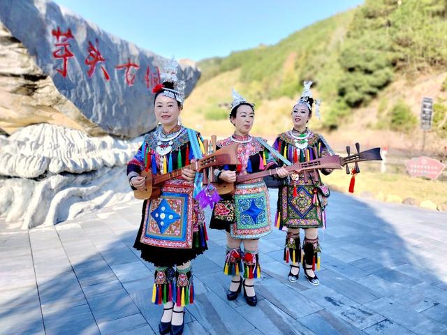 侗族
琵琶
弹唱
