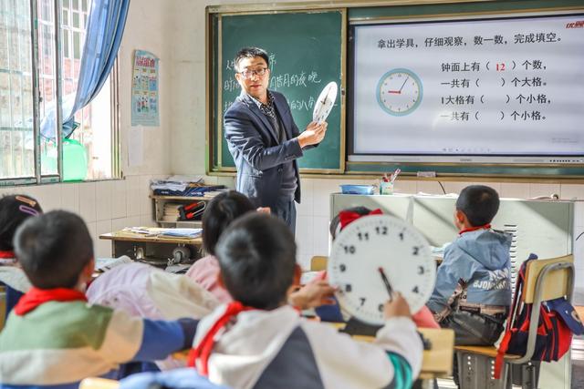 教育 教师 瑶族乡村 上课 小学 学校 学生