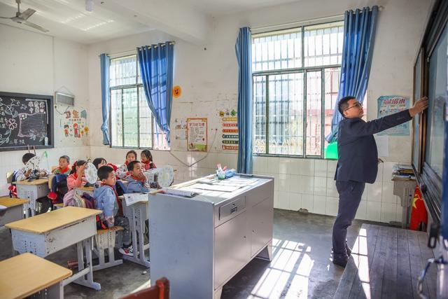 教育 教师 瑶族乡村 上课 小学 学校 学生