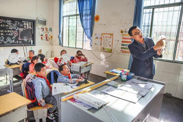 教育 教师 瑶族乡村 上课 小学 学校 学生