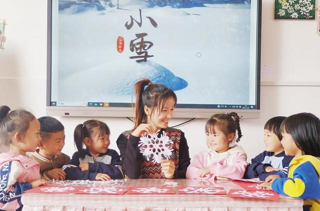 雪花  剪纸。