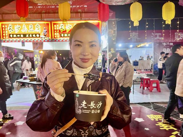冬日夜生活 温暖聚人气
