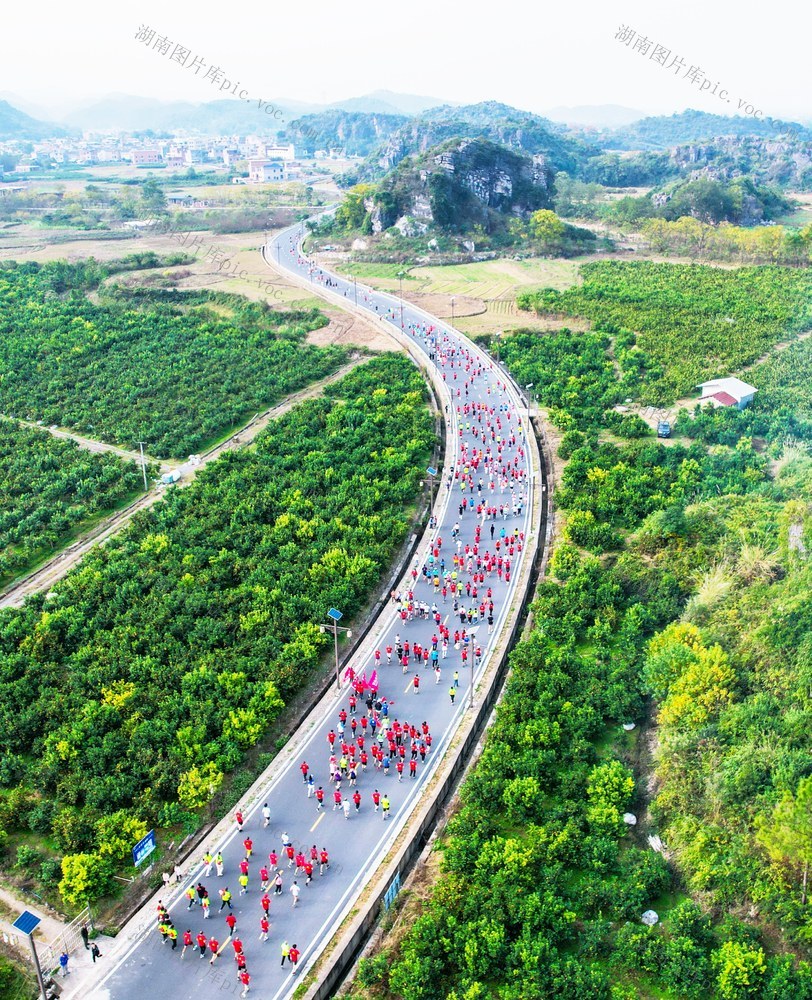 马拉松赛   鸣枪开跑