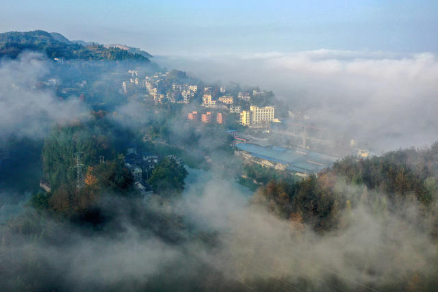 湖南，湘西，龙山，晨雾，山水，风景，如画，无人机