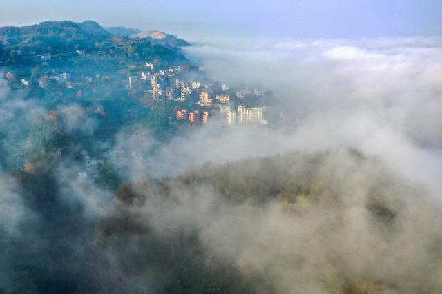 湖南，湘西，龙山，晨雾，山水，风景，如画，无人机