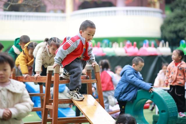 大课间、学校、户外活动、校园、学生