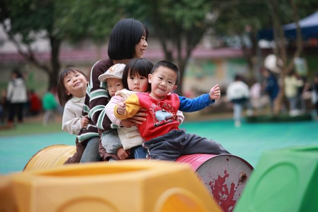 大课间、学校、户外活动、校园、学生