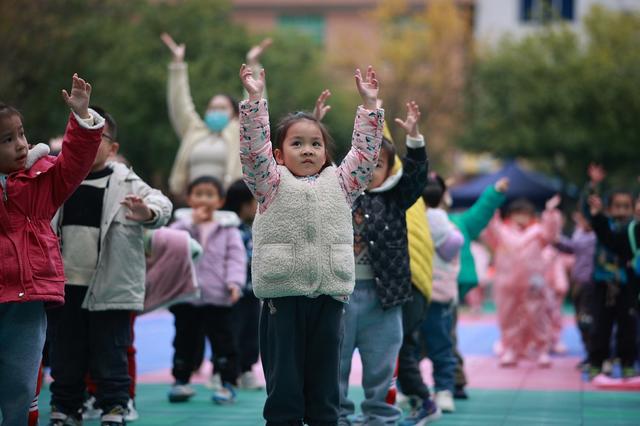 大课间、学校、户外活动、校园、学生