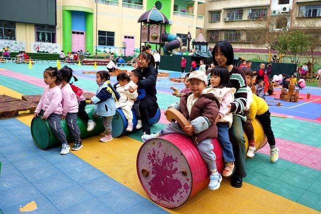 大课间、学校、户外活动、校园、学生
