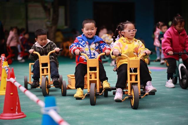 大课间、学校、户外活动、校园、学生