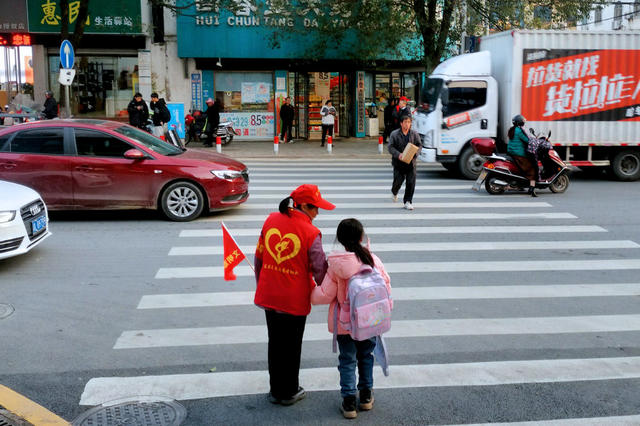 湖南桂东 红马甲 城市 彩 志愿者