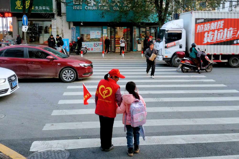 湖南桂东 红马甲 城市 彩 志愿者