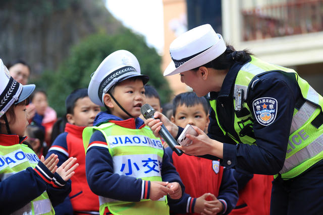 交通 宣传 寓教于乐 校园 筑牢 安全防线