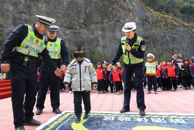交通 宣传 寓教于乐 校园 筑牢 安全防线