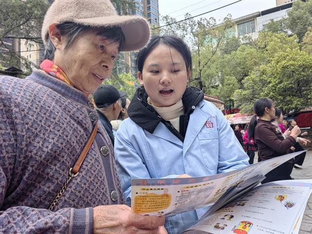防艾”宣教进公园  