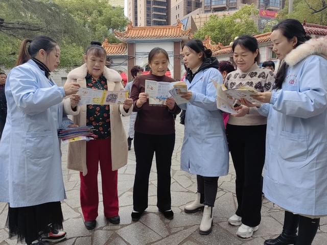 防艾”宣教进公园  